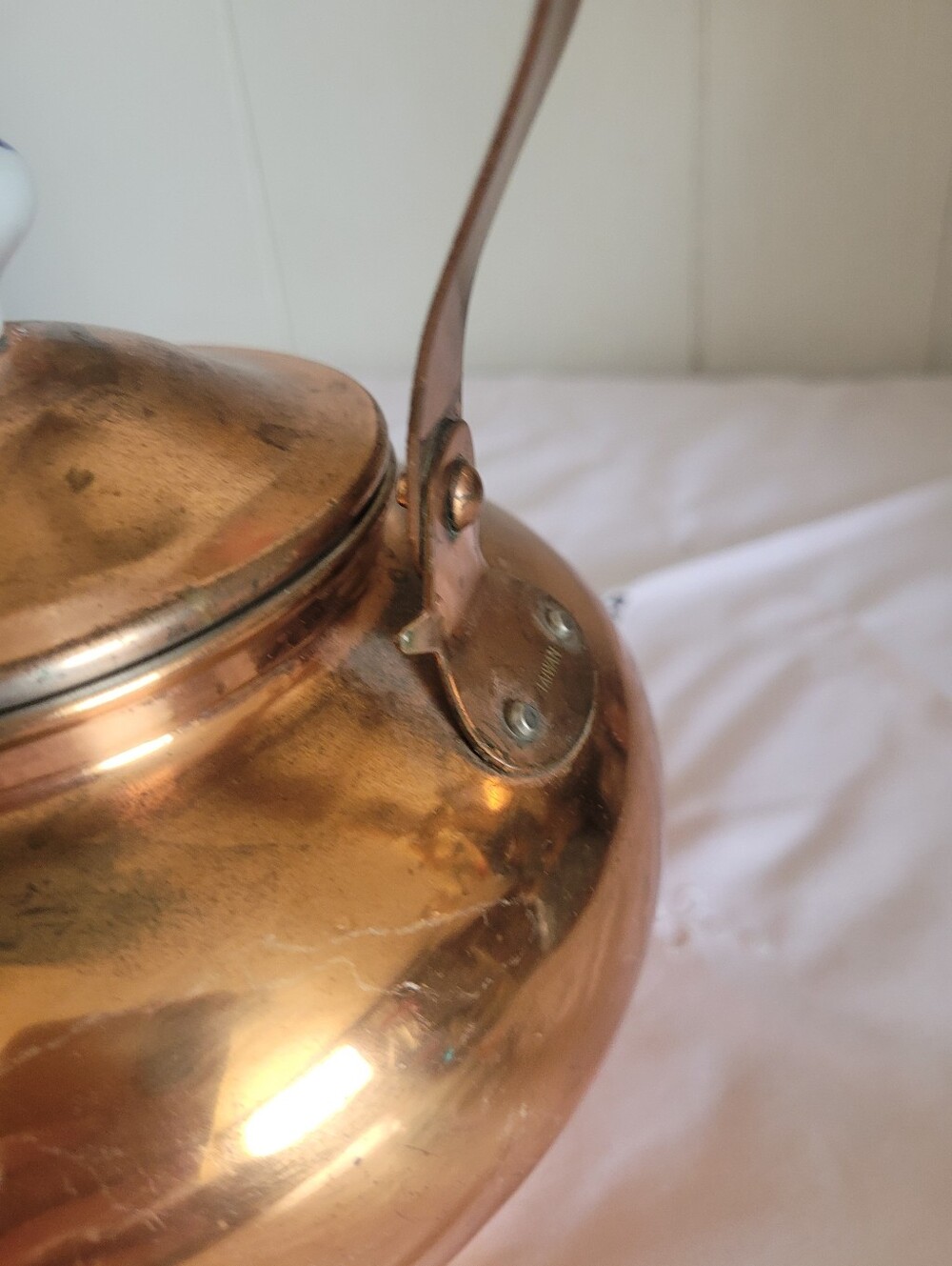 Vintage Copper Tea Kettle with Porcelain Handle and Lid Knob - Picture 4 of 12